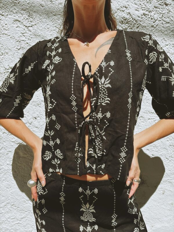BLUSA AMARRACAO LINHO BORDADO QUITANDA - Imagem 2
